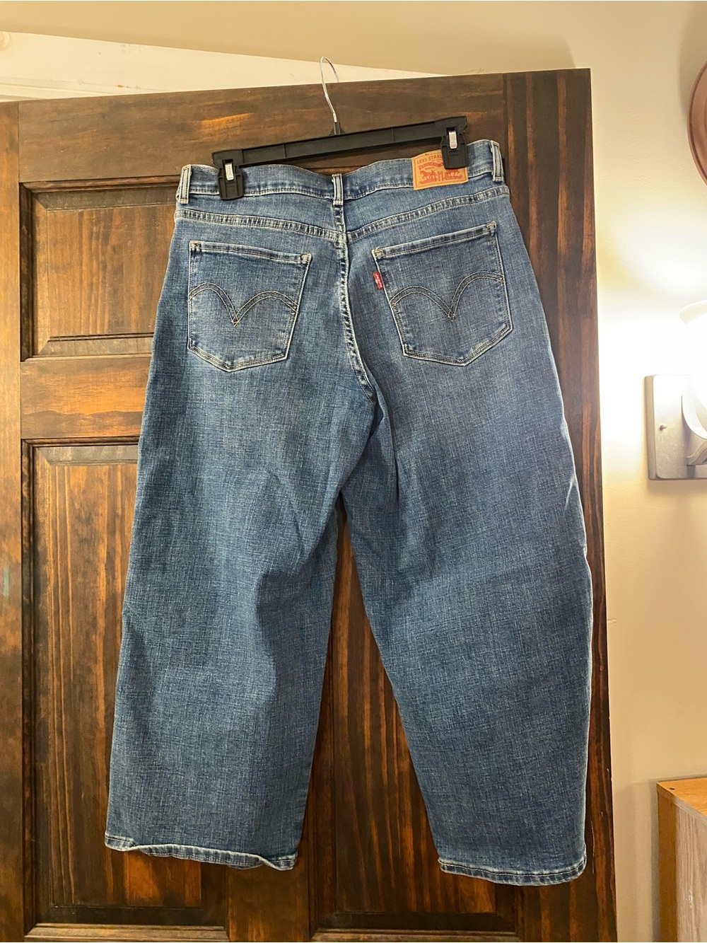 Levis Women’s crop wide leg